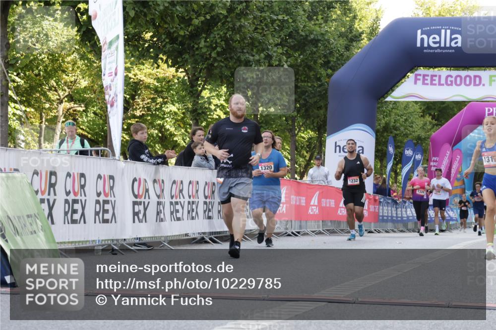 06.09.2026 - CURREX Alsterlauf Yannick Fuchs http://msf.ph/oto/10229785 06.09.2026 11:49:28 Ziel 1060, 1072, 1172, 1216, 1267, 1312, 1320, 8245, 8267 meine-sportfotos.de