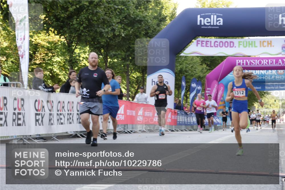 06.09.2026 - CURREX Alsterlauf Yannick Fuchs http://msf.ph/oto/10229786 06.09.2026 11:49:28 Ziel 1060, 1072, 1172, 1216, 1267, 1312, 1320, 8245, 8267 meine-sportfotos.de