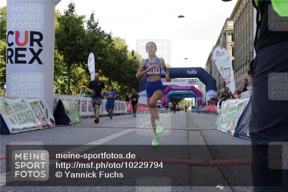 06.09.2026 - CURREX Alsterlauf Yannick Fuchs http://msf.ph/oto/10229794 06.09.2026 11:49:30 Ziel 1060, 1216, 1232, 1267, 1312, 1320, 8267 meine-sportfotos.de