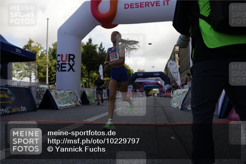 06.09.2026 - CURREX Alsterlauf Yannick Fuchs http://msf.ph/oto/10229797 06.09.2026 11:49:31 Ziel 1060, 1232, 1267, 1312, 1320, 8267 meine-sportfotos.de