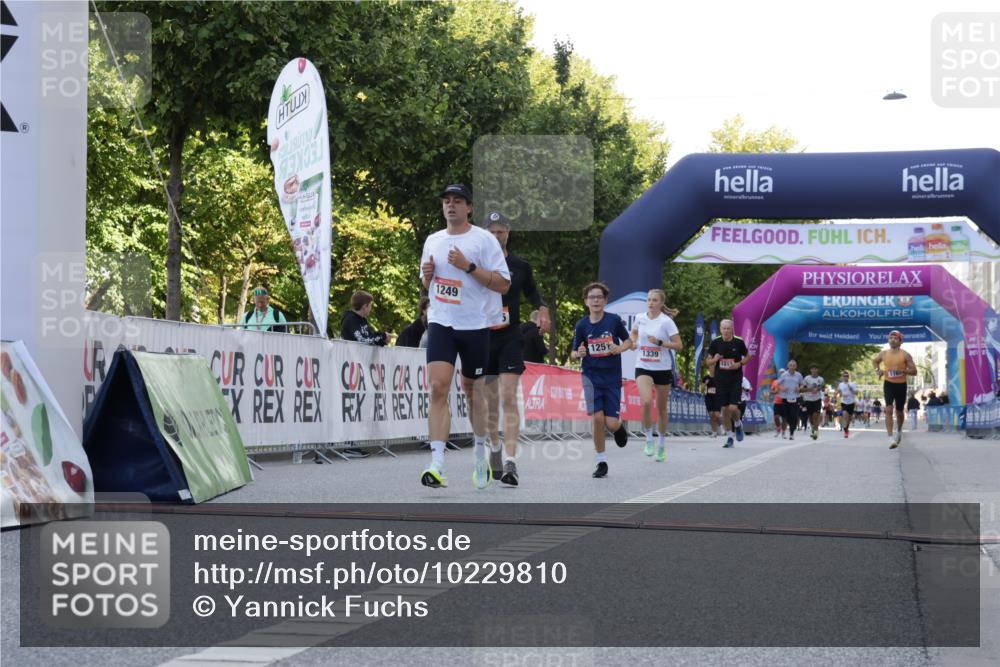 06.09.2026 - CURREX Alsterlauf Yannick Fuchs http://msf.ph/oto/10229810 06.09.2026 11:49:38 Ziel 1232, 1249, 1251, 1320, 1328, 1339, 8185, 8267 meine-sportfotos.de