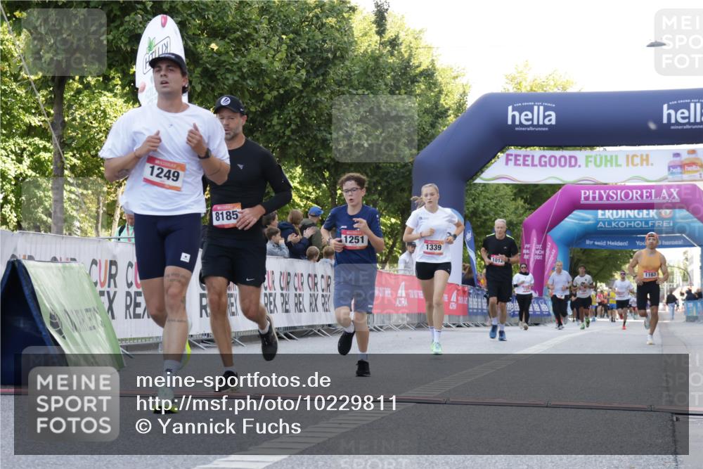 06.09.2026 - CURREX Alsterlauf Yannick Fuchs http://msf.ph/oto/10229811 06.09.2026 11:49:39 Ziel 1012, 1163, 1232, 1249, 1251, 1320, 1328, 1339, 8185 meine-sportfotos.de
