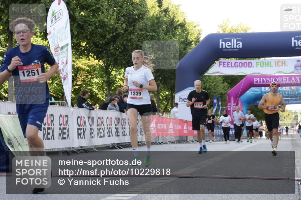 06.09.2026 - CURREX Alsterlauf Yannick Fuchs http://msf.ph/oto/10229818 06.09.2026 11:49:41 Ziel 1012, 1163, 1232, 1249, 1251, 1328, 1339, 8185 meine-sportfotos.de