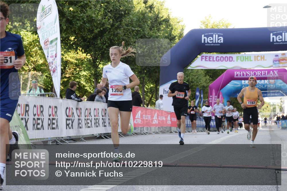 06.09.2026 - CURREX Alsterlauf Yannick Fuchs http://msf.ph/oto/10229819 06.09.2026 11:49:41 Ziel 1012, 1163, 1232, 1249, 1251, 1328, 1339, 8185 meine-sportfotos.de
