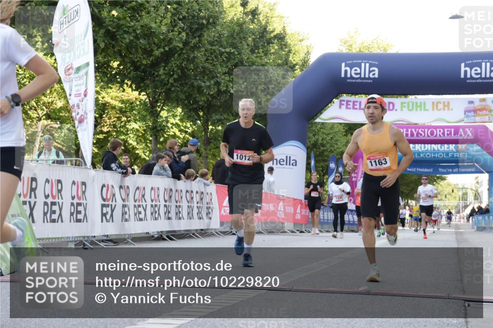 06.09.2026 - CURREX Alsterlauf Yannick Fuchs http://msf.ph/oto/10229820 06.09.2026 11:49:43 Ziel 1012, 1163, 1249, 1251, 1328, 1339, 8185 meine-sportfotos.de
