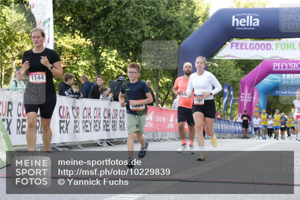 06.09.2026 - CURREX Alsterlauf Yannick Fuchs http://msf.ph/oto/10229839 06.09.2026 11:49:54 Ziel 1004, 1010, 1086, 1101, 1144, 1290, 1335, 8284, 8291 meine-sportfotos.de