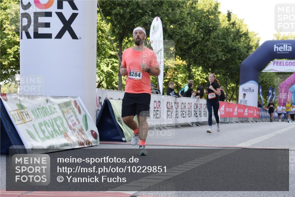 06.09.2026 - CURREX Alsterlauf Yannick Fuchs http://msf.ph/oto/10229851 06.09.2026 11:49:59 Ziel 1004, 1010, 1086, 1101, 1141, 1144, 1335, 8284 meine-sportfotos.de