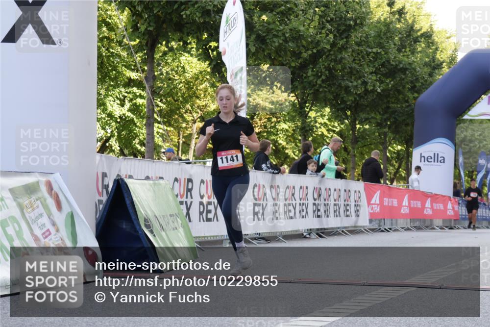 06.09.2026 - CURREX Alsterlauf Yannick Fuchs http://msf.ph/oto/10229855 06.09.2026 11:50:00 Ziel 1004, 1010, 1101, 1141, 1144, 8284 meine-sportfotos.de