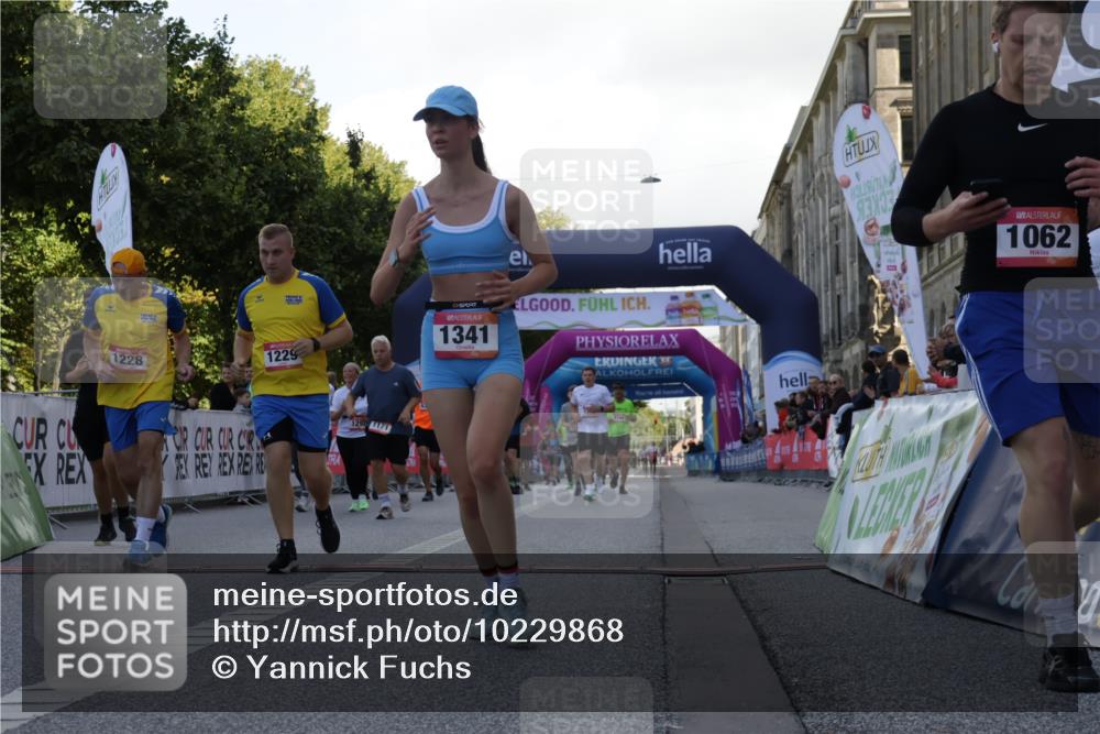 06.09.2026 - CURREX Alsterlauf Yannick Fuchs http://msf.ph/oto/10229868 06.09.2026 11:50:14 Ziel 1031, 1062, 1171, 1228, 1229, 1248, 1278, 1282, 1292, 1341 meine-sportfotos.de