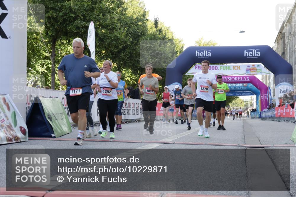 06.09.2026 - CURREX Alsterlauf Yannick Fuchs http://msf.ph/oto/10229871 06.09.2026 11:50:18 Ziel 1031, 1062, 1087, 1140, 1171, 1183, 1228, 1229, 1248, 1278, 1282, 1292, 1336, 1341, 2484, 6390, 8344 meine-sportfotos.de