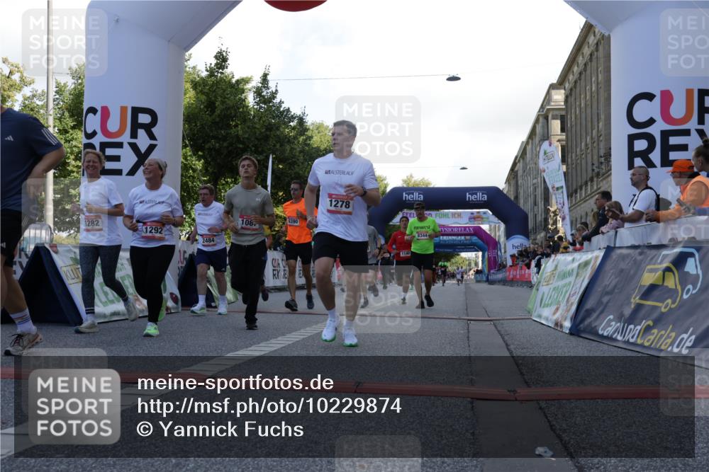 06.09.2026 - CURREX Alsterlauf Yannick Fuchs http://msf.ph/oto/10229874 06.09.2026 11:50:20 Ziel 1031, 1062, 1087, 1140, 1171, 1183, 1187, 1188, 1228, 1229, 1248, 1278, 1282, 1292, 1336, 1341, 2484, 6390, 8344 meine-sportfotos.de