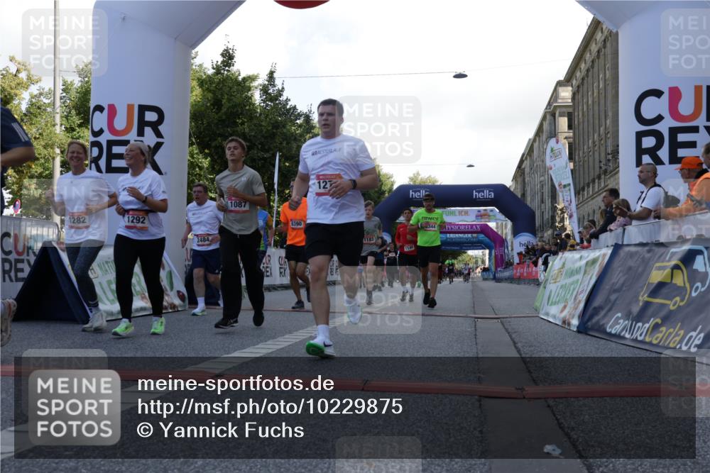 06.09.2026 - CURREX Alsterlauf Yannick Fuchs http://msf.ph/oto/10229875 06.09.2026 11:50:20 Ziel 1031, 1062, 1087, 1140, 1171, 1183, 1187, 1188, 1228, 1229, 1248, 1278, 1282, 1292, 1336, 1341, 2484, 6390, 8344 meine-sportfotos.de
