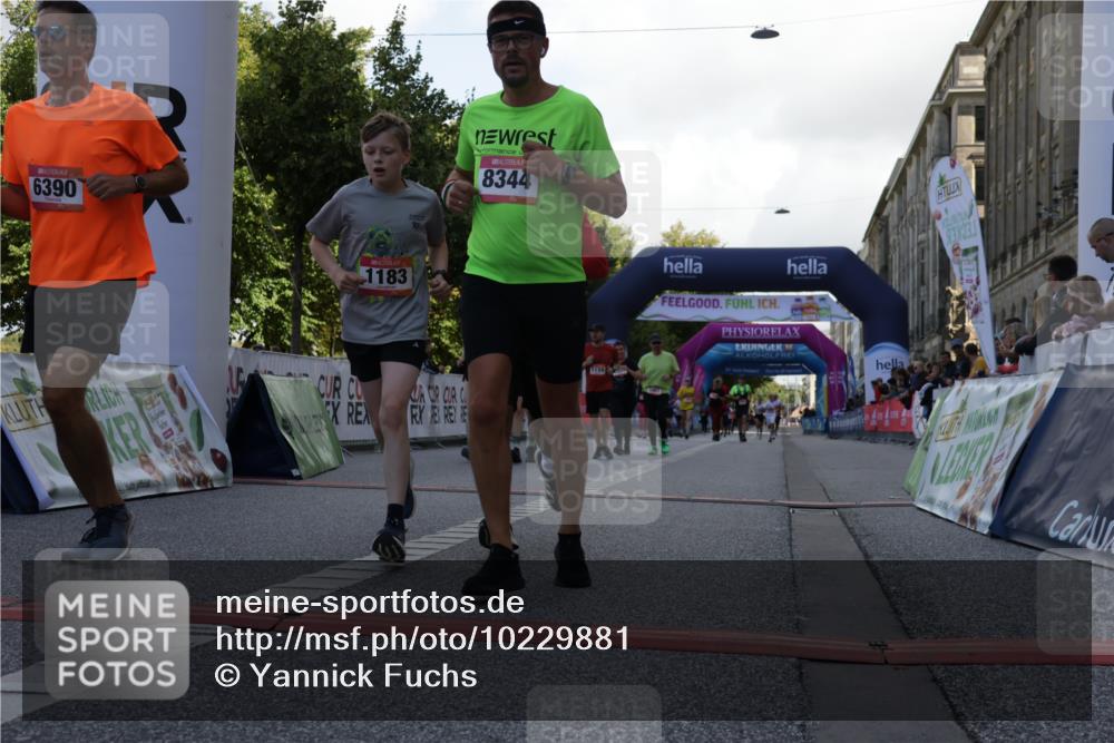 06.09.2026 - CURREX Alsterlauf Yannick Fuchs http://msf.ph/oto/10229881 06.09.2026 11:50:22 Ziel 1067, 1087, 1140, 1159, 1160, 1171, 1183, 1187, 1188, 1248, 1278, 1282, 1292, 1336, 2484, 6390, 8344 meine-sportfotos.de