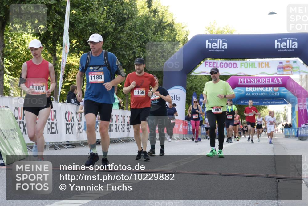 06.09.2026 - CURREX Alsterlauf Yannick Fuchs http://msf.ph/oto/10229882 06.09.2026 11:50:25 Ziel 1055, 1067, 1087, 1140, 1159, 1160, 1171, 1183, 1187, 1188, 1278, 1282, 1292, 1336, 2484, 6390, 8344 meine-sportfotos.de