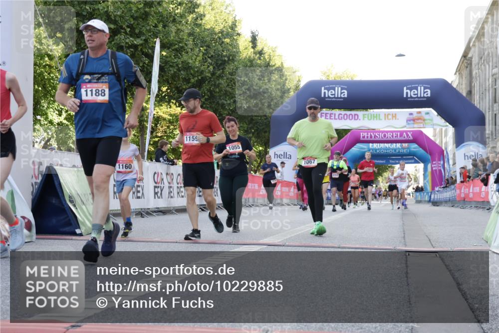 06.09.2026 - CURREX Alsterlauf Yannick Fuchs http://msf.ph/oto/10229885 06.09.2026 11:50:26 Ziel 1055, 1067, 1087, 1140, 1159, 1160, 1183, 1187, 1188, 1278, 1282, 1292, 1336, 2484, 6390, 8247, 8344 meine-sportfotos.de