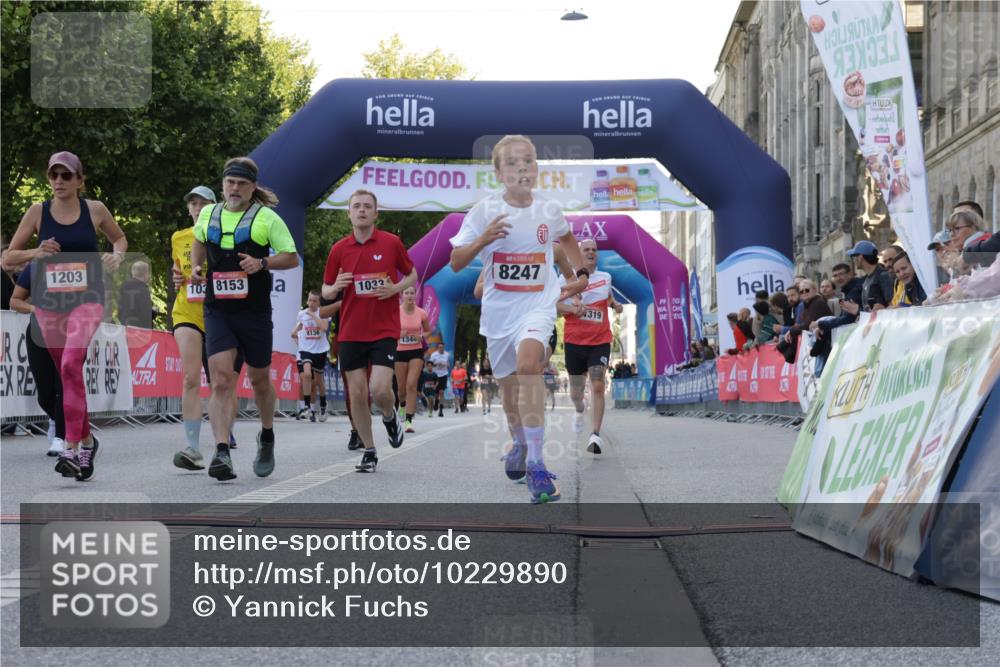 06.09.2026 - CURREX Alsterlauf Yannick Fuchs http://msf.ph/oto/10229890 06.09.2026 11:50:30 Ziel 1030, 1033, 1036, 1055, 1067, 1084, 1159, 1160, 1174, 1187, 1188, 1189, 1203, 1319, 8247 meine-sportfotos.de