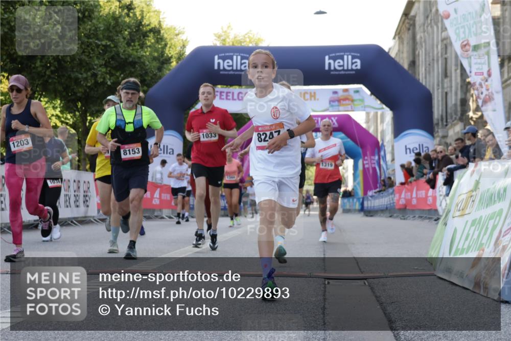06.09.2026 - CURREX Alsterlauf Yannick Fuchs http://msf.ph/oto/10229893 06.09.2026 11:50:31 Ziel 1030, 1033, 1036, 1055, 1067, 1084, 1159, 1160, 1174, 1187, 1188, 1189, 1203, 1319, 8247 meine-sportfotos.de