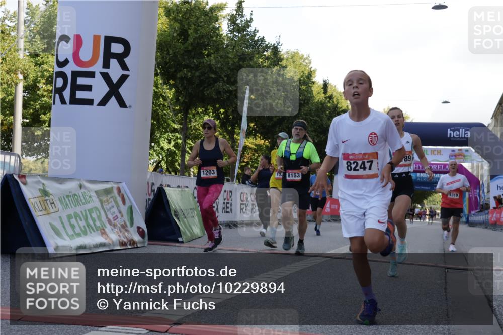 06.09.2026 - CURREX Alsterlauf Yannick Fuchs http://msf.ph/oto/10229894 06.09.2026 11:50:32 Ziel 1030, 1033, 1036, 1055, 1067, 1084, 1159, 1160, 1174, 1187, 1188, 1189, 1203, 1319, 1344, 8136, 8247 meine-sportfotos.de