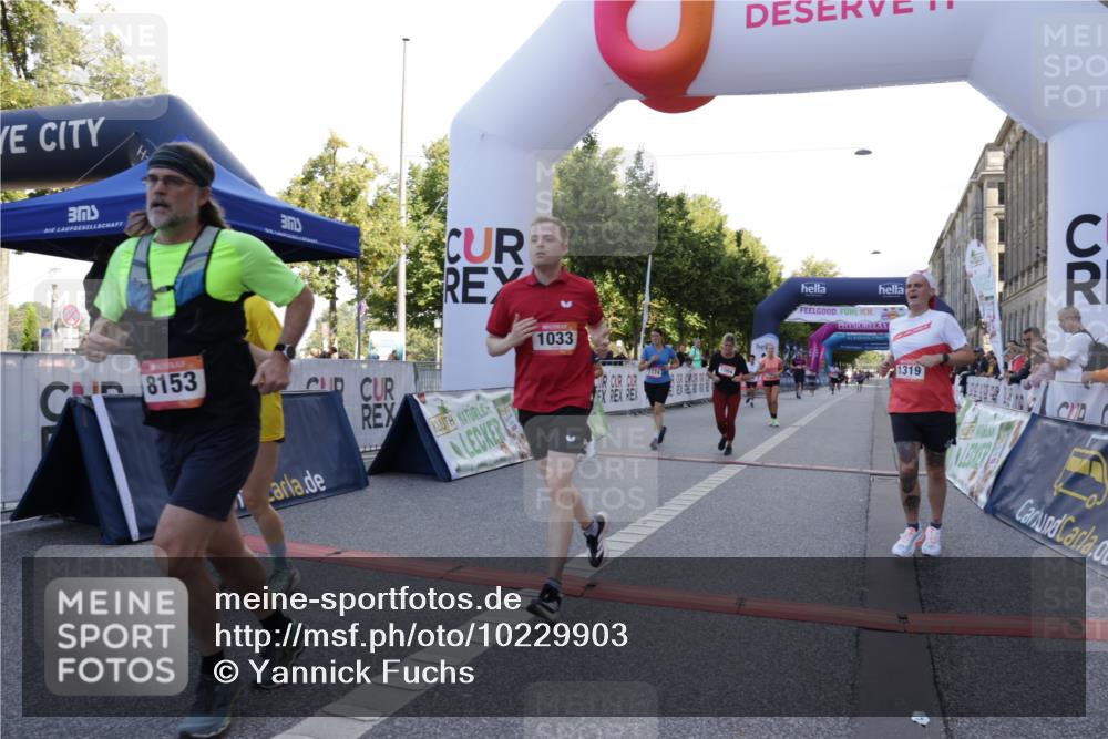 06.09.2026 - CURREX Alsterlauf Yannick Fuchs http://msf.ph/oto/10229903 06.09.2026 11:50:34 Ziel 1030, 1033, 1036, 1055, 1067, 1084, 1174, 1189, 1203, 1319, 1344, 8136, 8247 meine-sportfotos.de