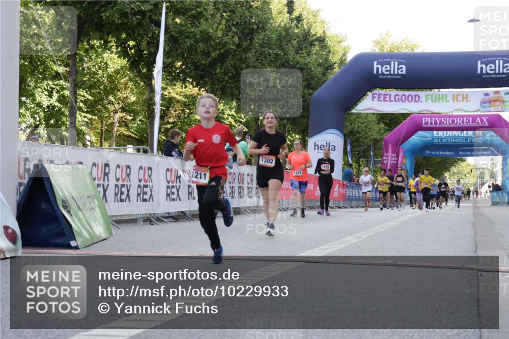 06.09.2026 - CURREX Alsterlauf Yannick Fuchs http://msf.ph/oto/10229933 06.09.2026 11:50:55 Ziel 1157, 1199, 1211, 1302 meine-sportfotos.de