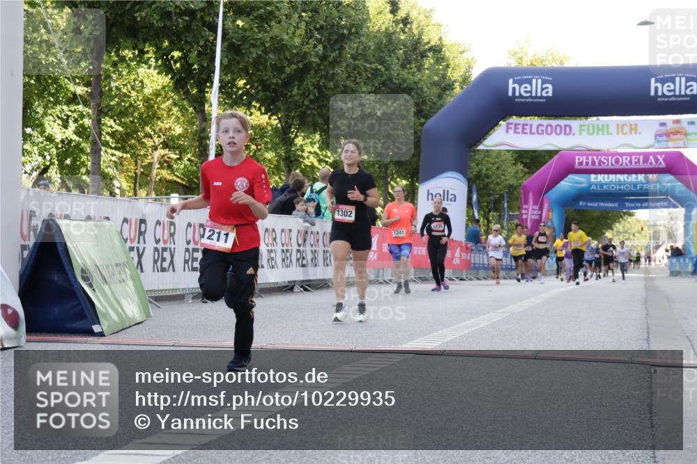 06.09.2026 - CURREX Alsterlauf Yannick Fuchs http://msf.ph/oto/10229935 06.09.2026 11:50:55 Ziel 1157, 1199, 1211, 1302 meine-sportfotos.de