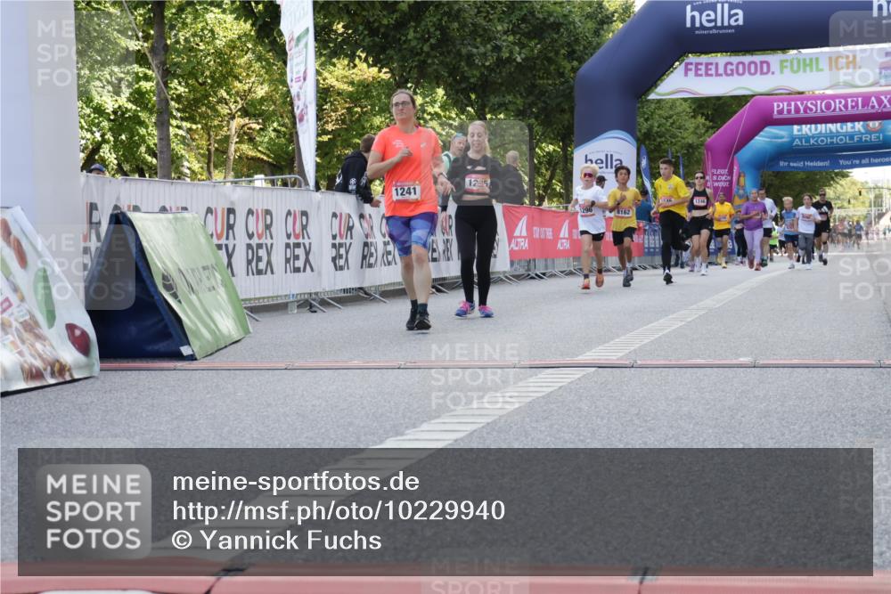 06.09.2026 - CURREX Alsterlauf Yannick Fuchs http://msf.ph/oto/10229940 06.09.2026 11:50:59 Ziel 1211, 1235, 1241, 1296, 1302, 8162 meine-sportfotos.de