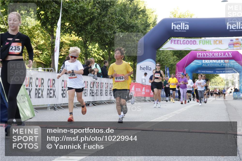 06.09.2026 - CURREX Alsterlauf Yannick Fuchs http://msf.ph/oto/10229944 06.09.2026 11:51:03 Ziel 1235, 1241, 1296, 1302, 8162, 8346 meine-sportfotos.de