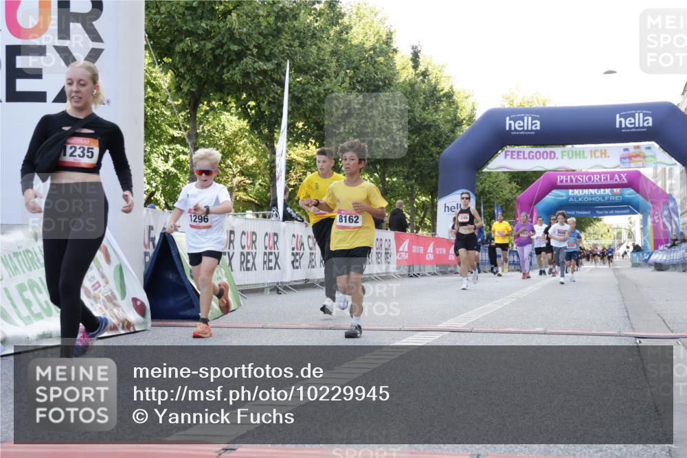 06.09.2026 - CURREX Alsterlauf Yannick Fuchs http://msf.ph/oto/10229945 06.09.2026 11:51:04 Ziel 1235, 1241, 1246, 1296, 1302, 8098, 8162, 8346 meine-sportfotos.de