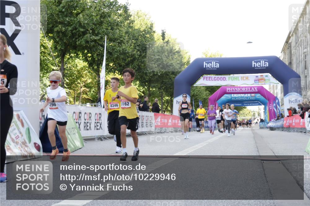 06.09.2026 - CURREX Alsterlauf Yannick Fuchs http://msf.ph/oto/10229946 06.09.2026 11:51:04 Ziel 1235, 1241, 1246, 1296, 1302, 8098, 8162, 8346 meine-sportfotos.de