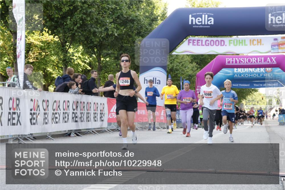 06.09.2026 - CURREX Alsterlauf Yannick Fuchs http://msf.ph/oto/10229948 06.09.2026 11:51:06 Ziel 1235, 1241, 1246, 1296, 8098, 8162, 8251, 8346 meine-sportfotos.de