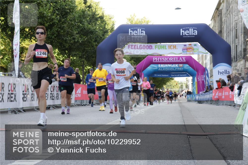 06.09.2026 - CURREX Alsterlauf Yannick Fuchs http://msf.ph/oto/10229952 06.09.2026 11:51:08 Ziel 1182, 1235, 1241, 1246, 1296, 1314, 8098, 8162, 8251, 8285, 8312, 8346 meine-sportfotos.de