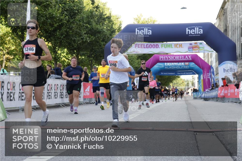 06.09.2026 - CURREX Alsterlauf Yannick Fuchs http://msf.ph/oto/10229955 06.09.2026 11:51:09 Ziel 1182, 1235, 1246, 1296, 1314, 8098, 8162, 8251, 8285, 8312, 8346 meine-sportfotos.de