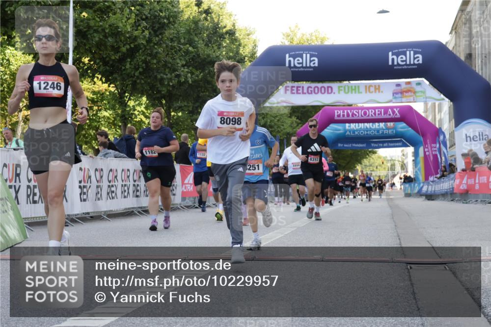 06.09.2026 - CURREX Alsterlauf Yannick Fuchs http://msf.ph/oto/10229957 06.09.2026 11:51:09 Ziel 1182, 1235, 1246, 1296, 1314, 8098, 8162, 8251, 8285, 8312, 8346 meine-sportfotos.de