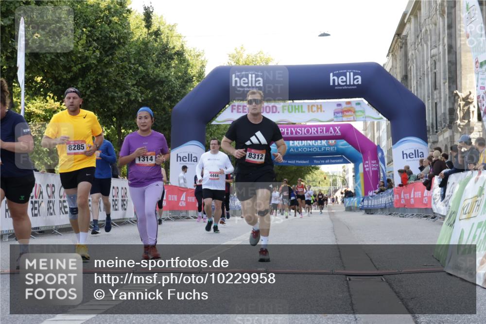 06.09.2026 - CURREX Alsterlauf Yannick Fuchs http://msf.ph/oto/10229958 06.09.2026 11:51:12 Ziel 1079, 1182, 1246, 1314, 4444, 8098, 8251, 8285, 8312, 8346 meine-sportfotos.de