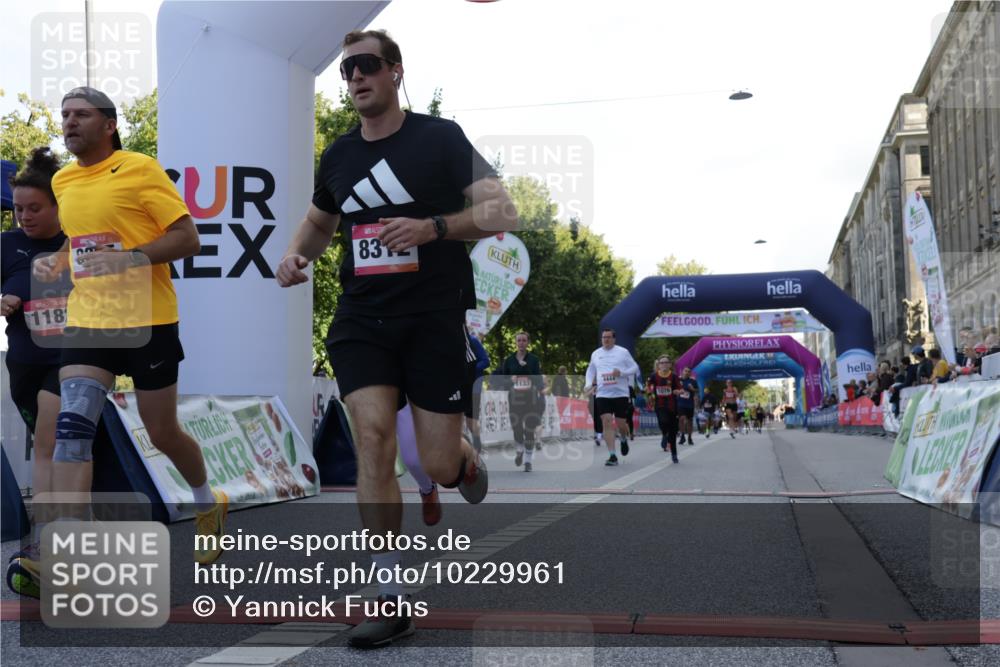 06.09.2026 - CURREX Alsterlauf Yannick Fuchs http://msf.ph/oto/10229961 06.09.2026 11:51:15 Ziel 1079, 1180, 1182, 1246, 1314, 4444, 8098, 8251, 8285, 8312, 8335 meine-sportfotos.de