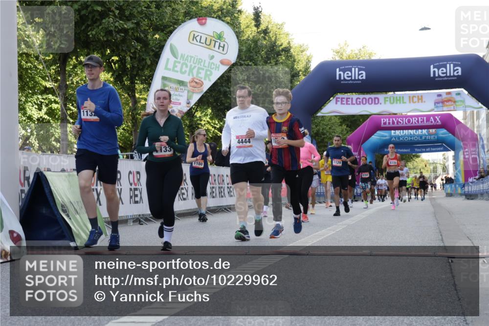 06.09.2026 - CURREX Alsterlauf Yannick Fuchs http://msf.ph/oto/10229962 06.09.2026 11:51:16 Ziel 1079, 1129, 1178, 1180, 1182, 1246, 1314, 4444, 8098, 8184, 8251, 8285, 8312, 8335 meine-sportfotos.de