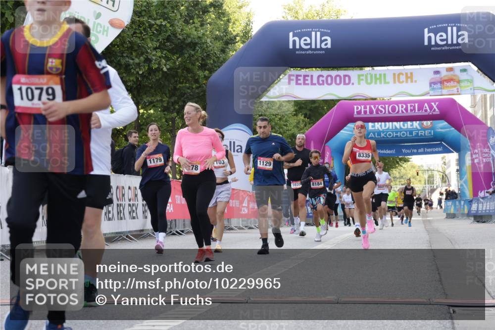 06.09.2026 - CURREX Alsterlauf Yannick Fuchs http://msf.ph/oto/10229965 06.09.2026 11:51:17 Ziel 1079, 1103, 1129, 1178, 1179, 1180, 1182, 1314, 4444, 8184, 8251, 8285, 8312, 8335 meine-sportfotos.de