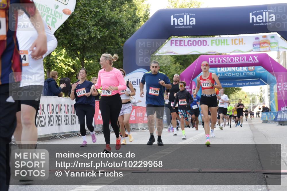 06.09.2026 - CURREX Alsterlauf Yannick Fuchs http://msf.ph/oto/10229968 06.09.2026 11:51:18 Ziel 1079, 1103, 1129, 1178, 1179, 1180, 1182, 1314, 4444, 8184, 8208, 8285, 8312, 8335 meine-sportfotos.de