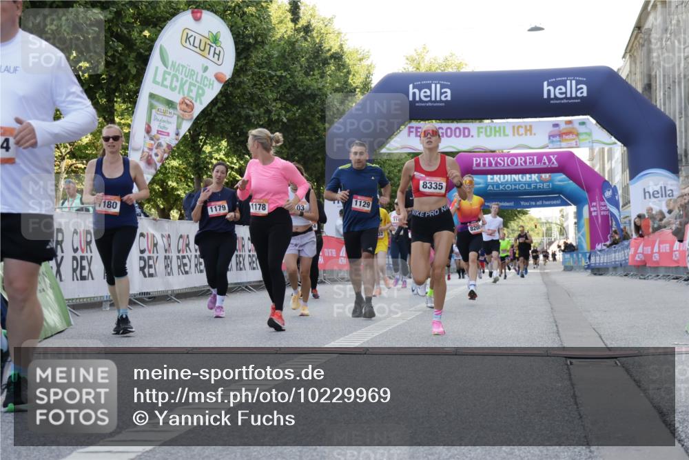 06.09.2026 - CURREX Alsterlauf Yannick Fuchs http://msf.ph/oto/10229969 06.09.2026 11:51:19 Ziel 1032, 1035, 1079, 1103, 1129, 1178, 1179, 1180, 1182, 1300, 1314, 4444, 8184, 8208, 8285, 8312, 8335 meine-sportfotos.de