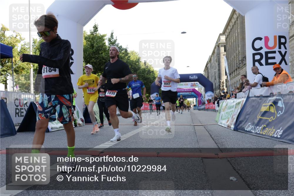 06.09.2026 - CURREX Alsterlauf Yannick Fuchs http://msf.ph/oto/10229984 06.09.2026 11:51:25 Ziel 1032, 1035, 1103, 1129, 1148, 1178, 1179, 1180, 1224, 1300, 1301, 1343, 8047, 8172, 8184, 8208, 8335 meine-sportfotos.de