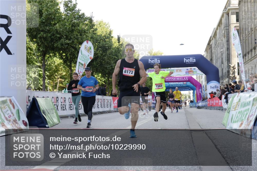 06.09.2026 - CURREX Alsterlauf Yannick Fuchs http://msf.ph/oto/10229990 06.09.2026 11:51:29 Ziel 1032, 1035, 1102, 1103, 1148, 1179, 1224, 1300, 1301, 1321, 1343, 1346, 8047, 8172, 8208 meine-sportfotos.de