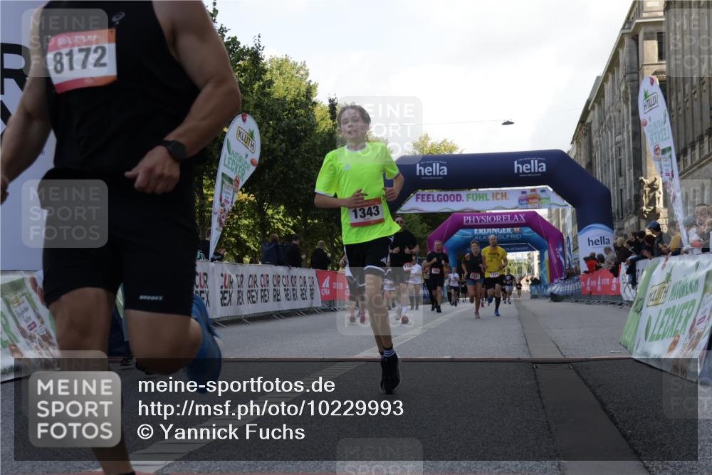 06.09.2026 - CURREX Alsterlauf Yannick Fuchs http://msf.ph/oto/10229993 06.09.2026 11:51:30 Ziel 1029, 1032, 1035, 1102, 1148, 1158, 1224, 1300, 1301, 1321, 1343, 1346, 8047, 8172, 8208 meine-sportfotos.de
