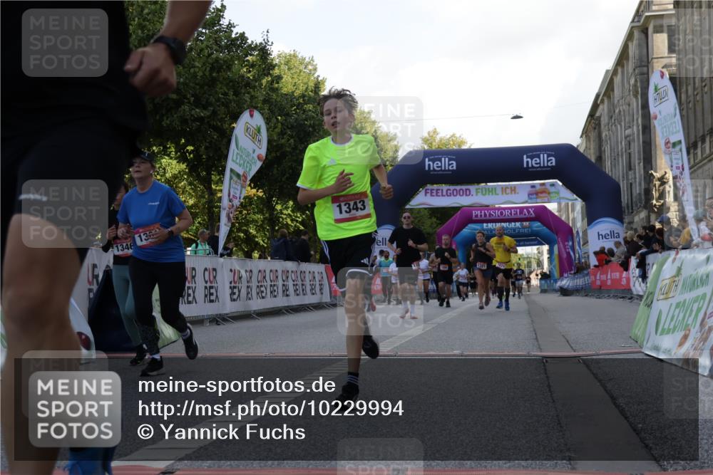 06.09.2026 - CURREX Alsterlauf Yannick Fuchs http://msf.ph/oto/10229994 06.09.2026 11:51:31 Ziel 1029, 1032, 1035, 1102, 1148, 1158, 1162, 1224, 1300, 1301, 1321, 1343, 1346, 8047, 8172 meine-sportfotos.de