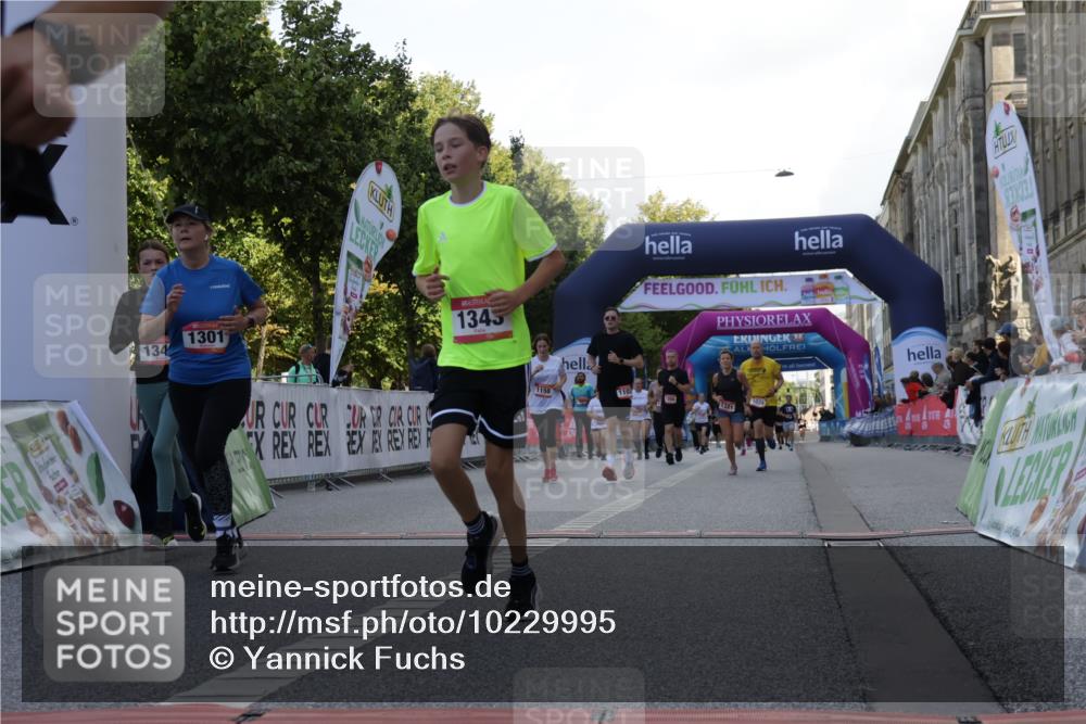 06.09.2026 - CURREX Alsterlauf Yannick Fuchs http://msf.ph/oto/10229995 06.09.2026 11:51:31 Ziel 1029, 1032, 1035, 1102, 1148, 1158, 1162, 1224, 1300, 1301, 1321, 1343, 1346, 8047, 8172 meine-sportfotos.de