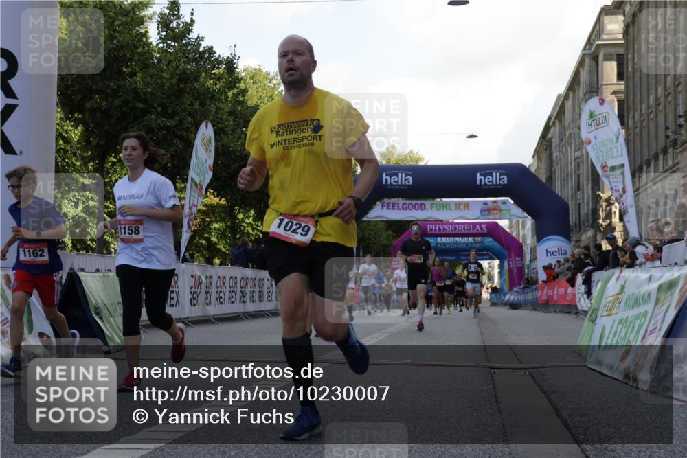 06.09.2026 - CURREX Alsterlauf Yannick Fuchs http://msf.ph/oto/10230007 06.09.2026 11:51:36 Ziel 1029, 1056, 1083, 1090, 1102, 1158, 1162, 1226, 1301, 1321, 1343, 1345, 1346, 8159, 8172 meine-sportfotos.de