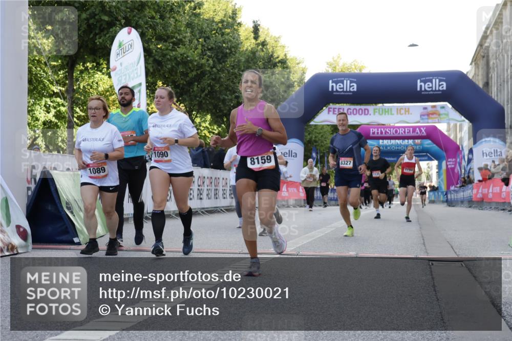 06.09.2026 - CURREX Alsterlauf Yannick Fuchs http://msf.ph/oto/10230021 06.09.2026 11:51:42 Ziel 1029, 1056, 1083, 1089, 1090, 1135, 1158, 1162, 1194, 1226, 1257, 1315, 1345, 8159, 8327 meine-sportfotos.de