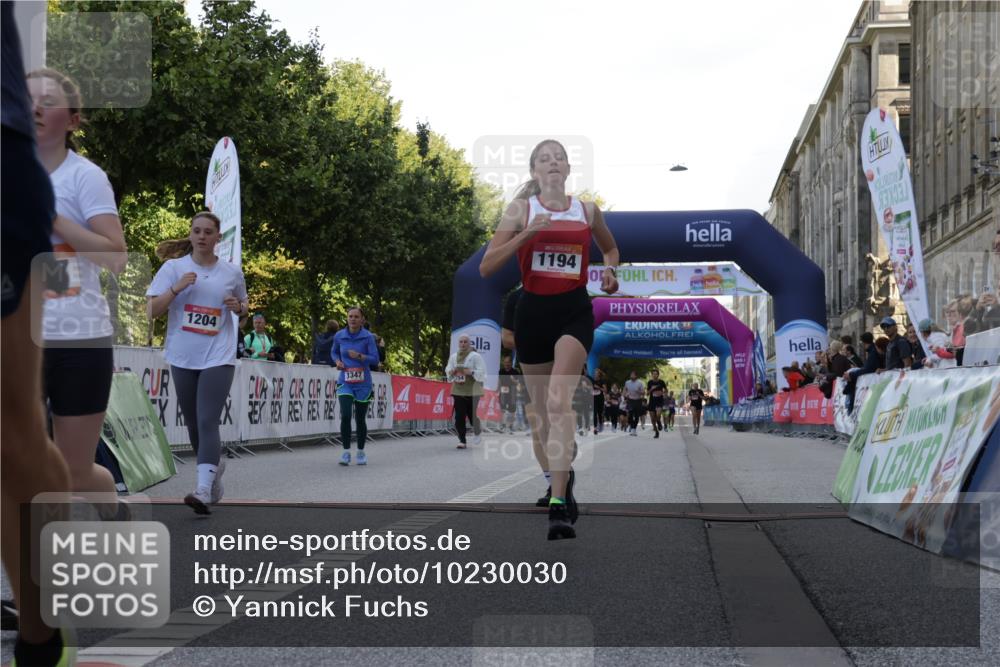 06.09.2026 - CURREX Alsterlauf Yannick Fuchs http://msf.ph/oto/10230030 06.09.2026 11:51:45 Ziel 1083, 1089, 1090, 1135, 1194, 1226, 1257, 1315, 1345, 1347, 8159, 8327 meine-sportfotos.de