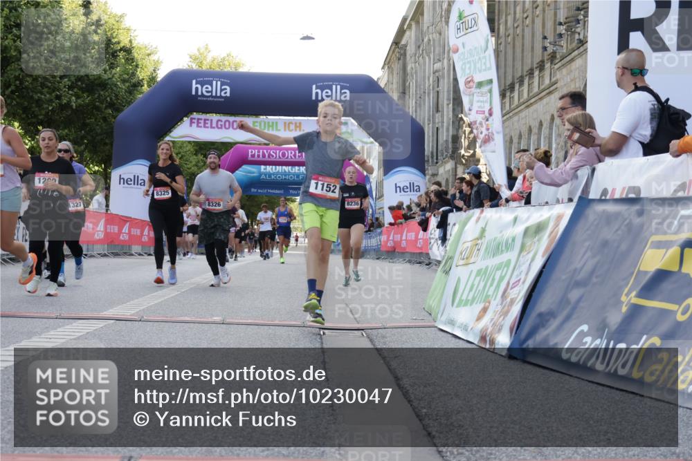 06.09.2026 - CURREX Alsterlauf Yannick Fuchs http://msf.ph/oto/10230047 06.09.2026 11:51:54 Ziel 1118, 1123, 1152, 1200, 1240, 1254, 1303, 1327, 1347, 8236, 8325, 8326 meine-sportfotos.de