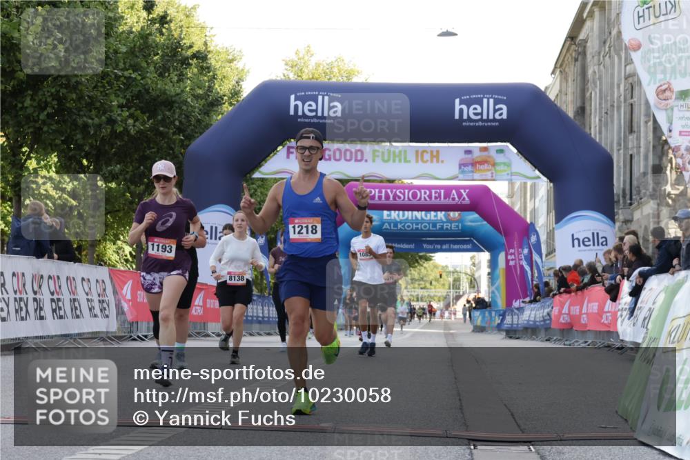 06.09.2026 - CURREX Alsterlauf Yannick Fuchs http://msf.ph/oto/10230058 06.09.2026 11:52:00 Ziel 1085, 1108, 1123, 1152, 1193, 1200, 1218, 1240, 1303, 1327, 8138, 8236, 8325, 8326 meine-sportfotos.de