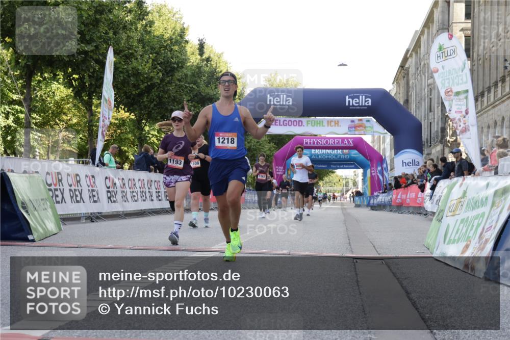 06.09.2026 - CURREX Alsterlauf Yannick Fuchs http://msf.ph/oto/10230063 06.09.2026 11:52:01 Ziel 1085, 1108, 1152, 1193, 1200, 1218, 1240, 1303, 1327, 8138, 8236, 8325, 8326 meine-sportfotos.de